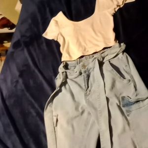 Cute crop top an light blue jeans